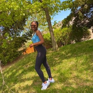 Meet your Posher, Amira